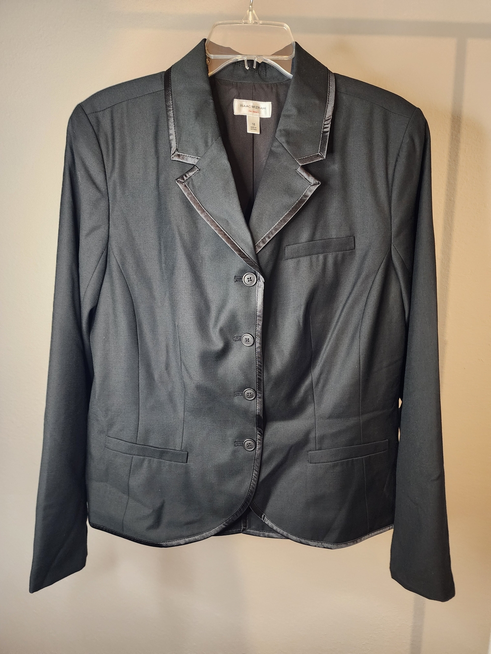 Isaac Mizrahi Women's Black Tuxedo Jacket With Satin Piping